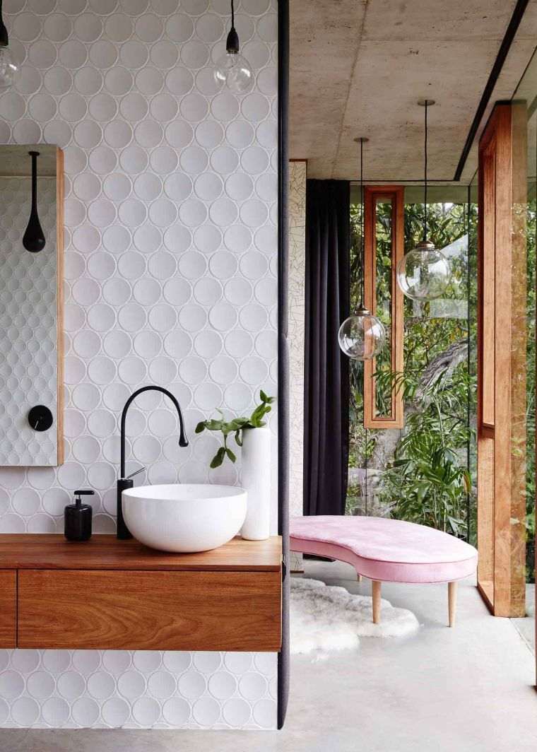 déco salle de bain design meuble bois carrelage blanc luminaire suspendu