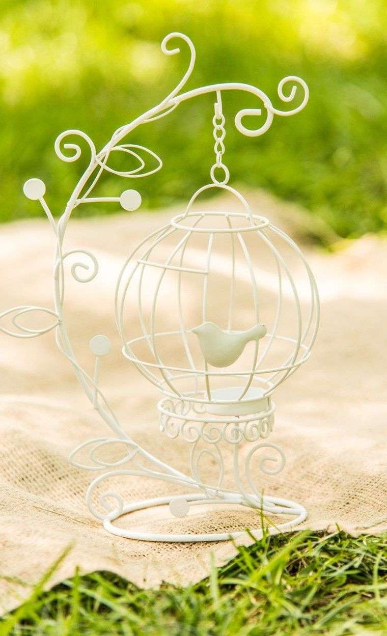 deco printanière idee table style romantique accessoires cage oiseau