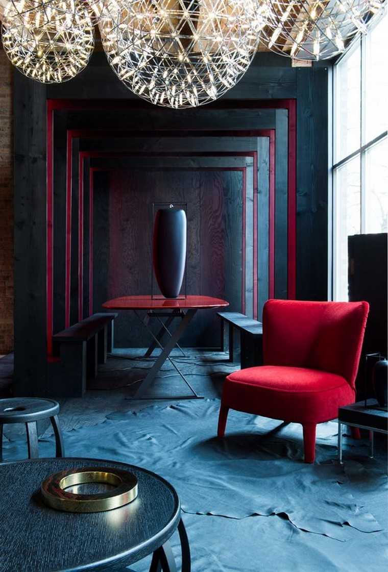 design idée intérieur fauteuil rouge tapis sol table basse bois luminaire suspension