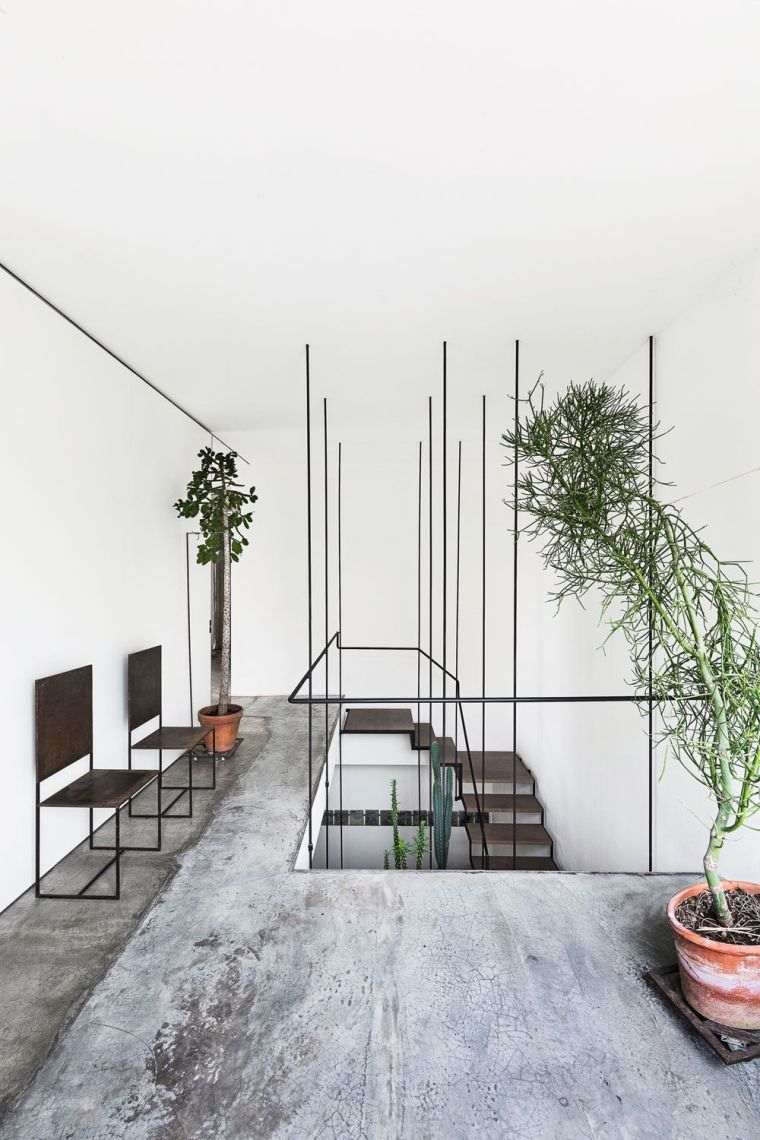 cage d'escalier design moderne deco maison moderne plantes vertes