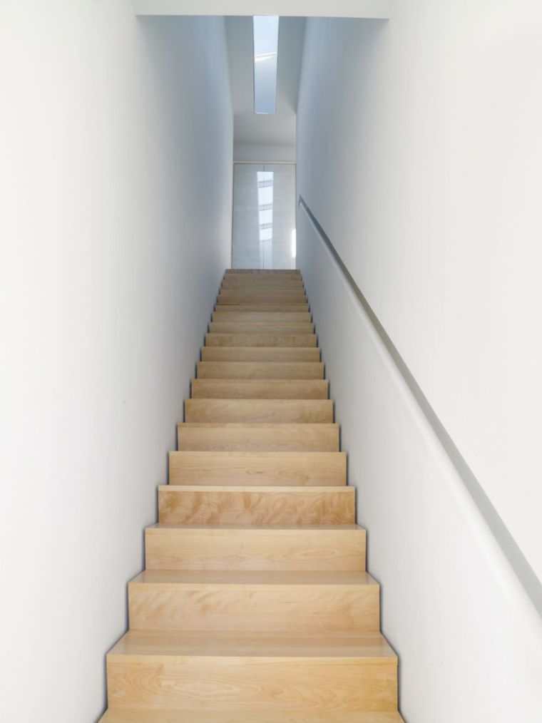 interieur escalier design moderne deco blanch et npos main courante moderne escalier bois