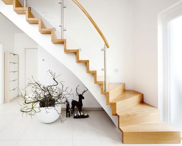 escalier interieur renovation maison moderne bois cage escalier blanche idee design