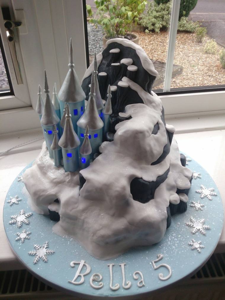 gâteau reine des neiges château montagne fondante