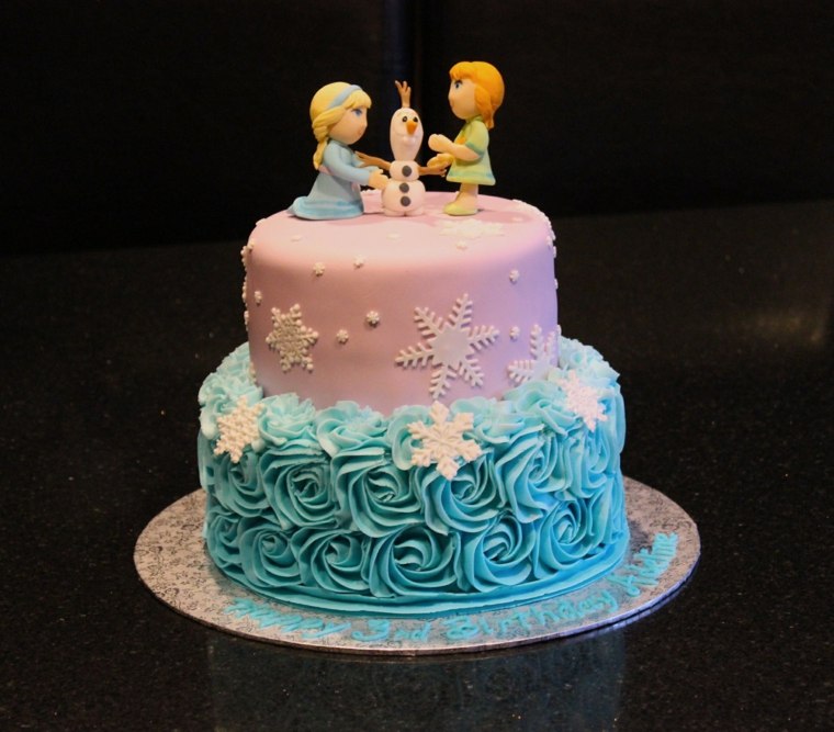 gâteau reine des neiges rose bleu flocons neige retrouvailles