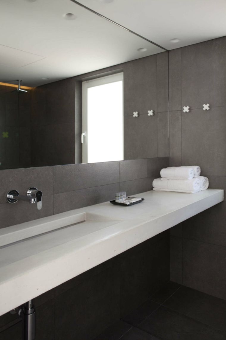 grand miroir contemporain decoration salle de bain moderne design evier blanc