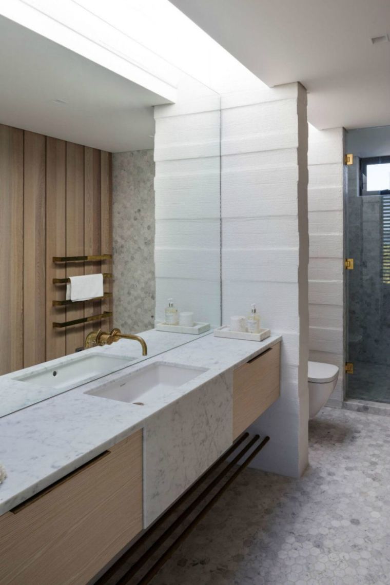 grand miroir contemporain salle de bain carreaux marbre idee meuble bois