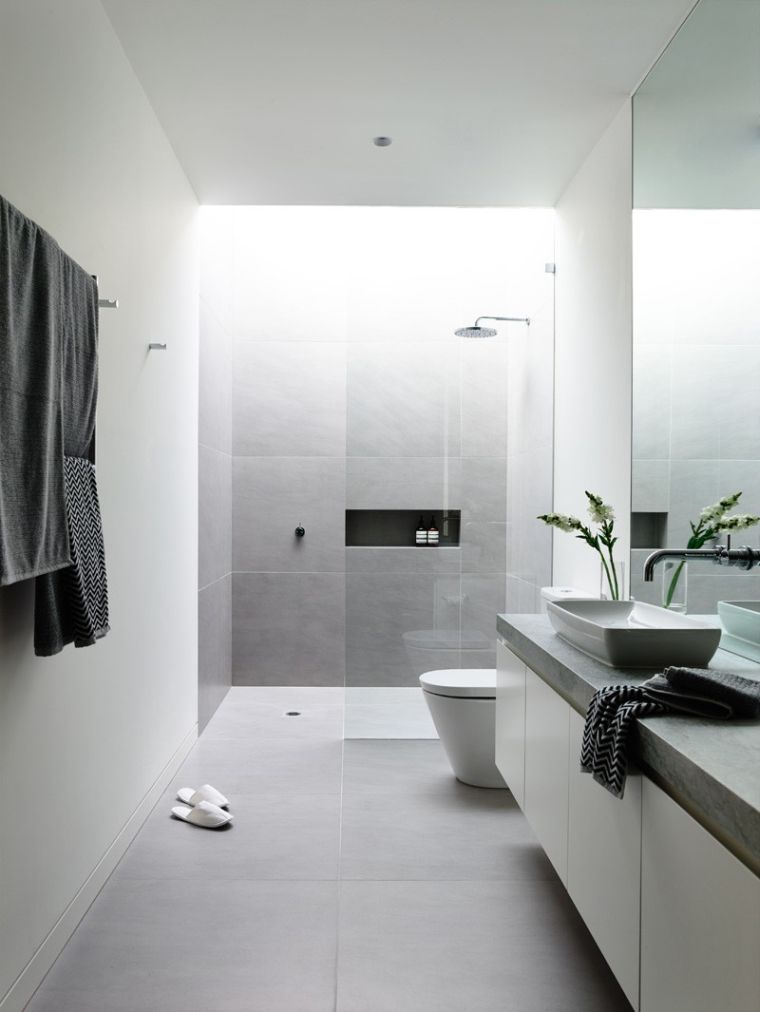 grand miroir décoratif salle de bain minimaliste douche italienne