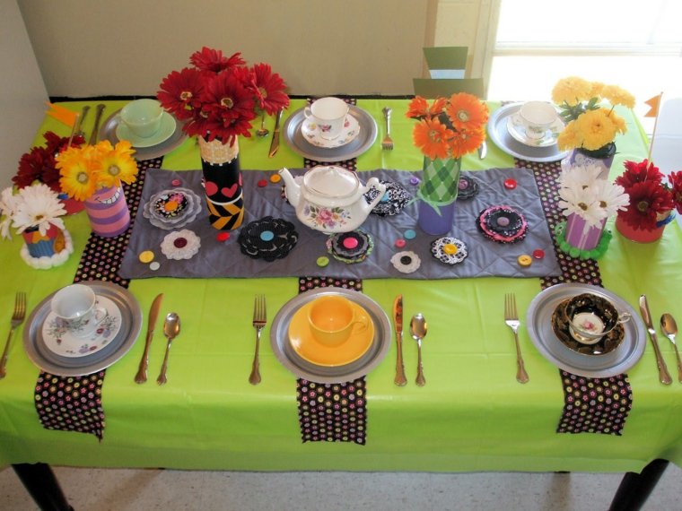 idée déco anniversaire table décorée thème bonheur dans pré