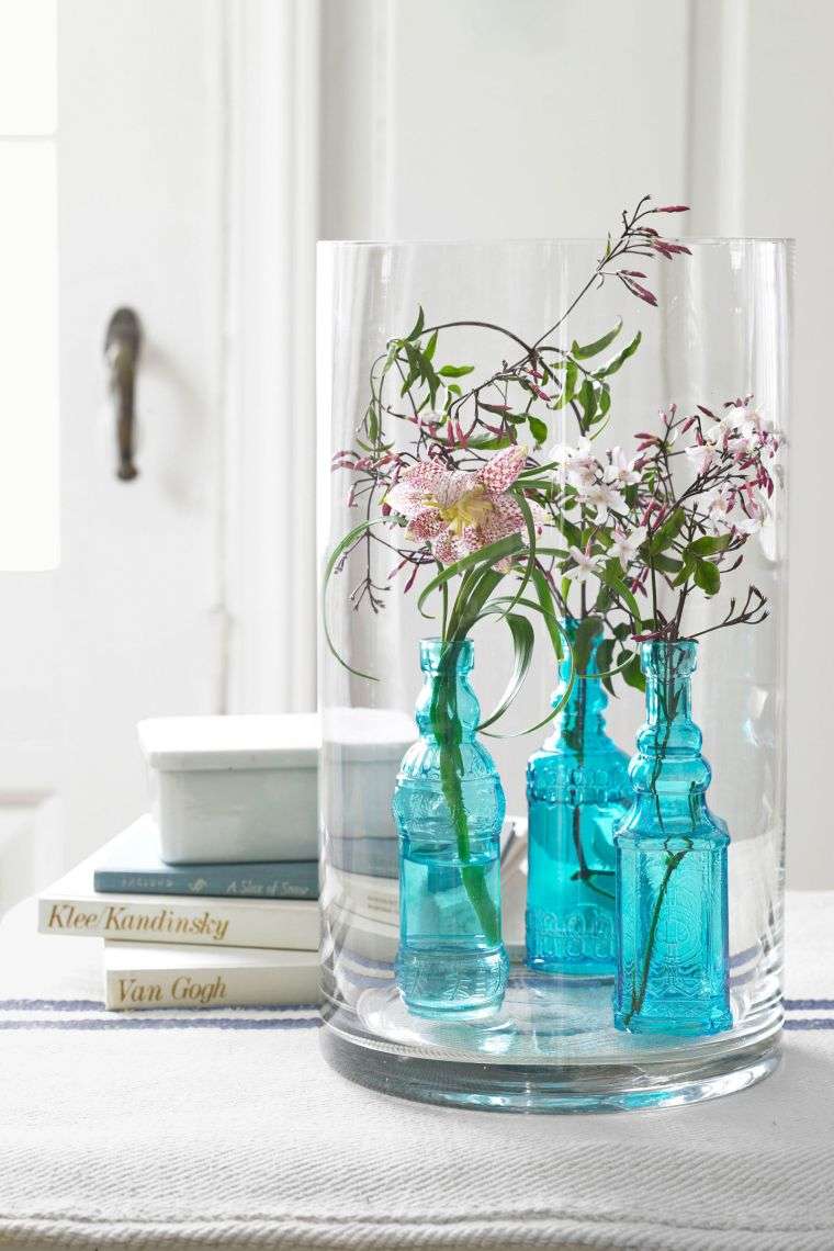 idée déco table printemps vase bleu centre de table fleurs