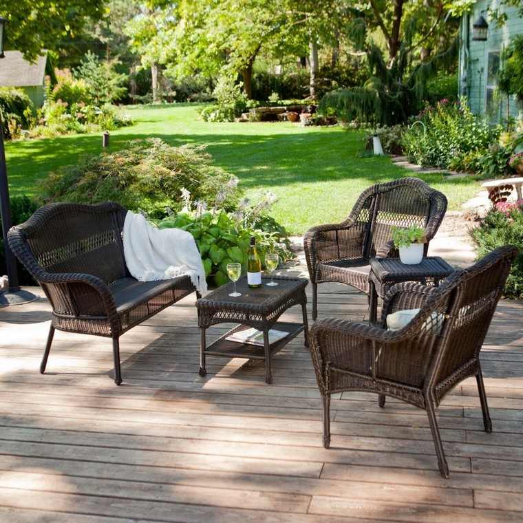 mobilier jardin résine tressée idée terrasse déco parquet bois table basse