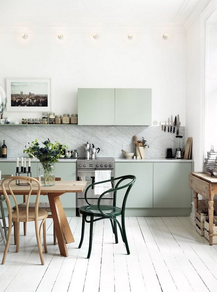 design scandinave cuisine intérieur idée mobilier bois chaise parquet bois 