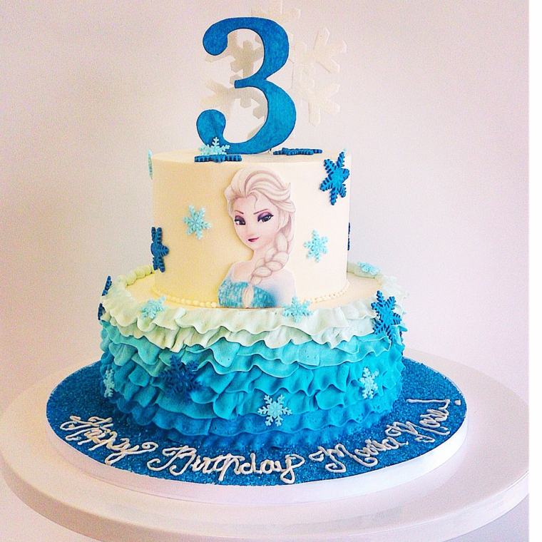 la reine des neiges image sur gâteau anniversaire pour fêter trois ans sourires promenades