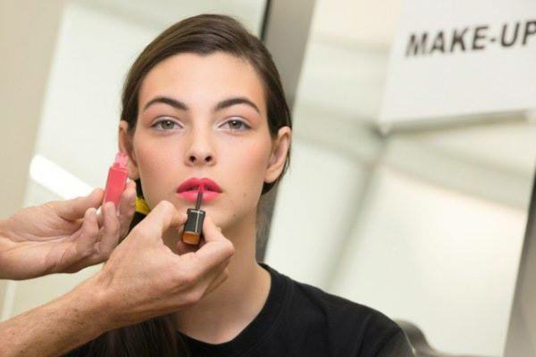maquillage tendance printemps 2017 chanel rouge lèvres avec Tom Pecheux