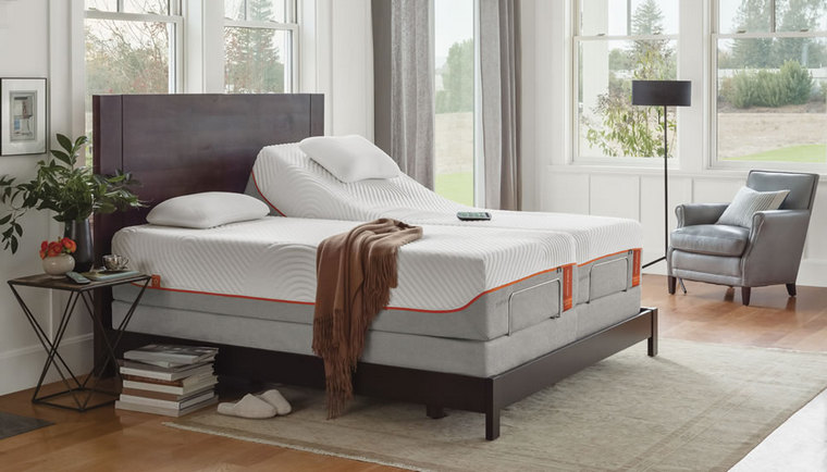 matelas design moderne lit tête de lit tapis sol beige idées