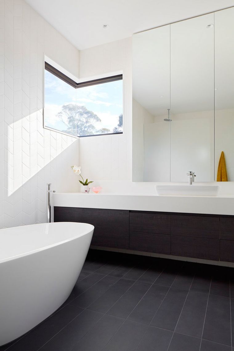 miroir contemporain salle de bain meuble carrelage sol ardoise vasque noir
