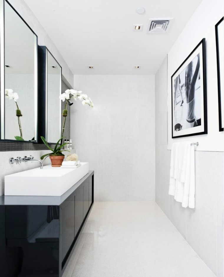 mobilier design salle de bain noir meubles laqués amenagement salle de bain plan longueur