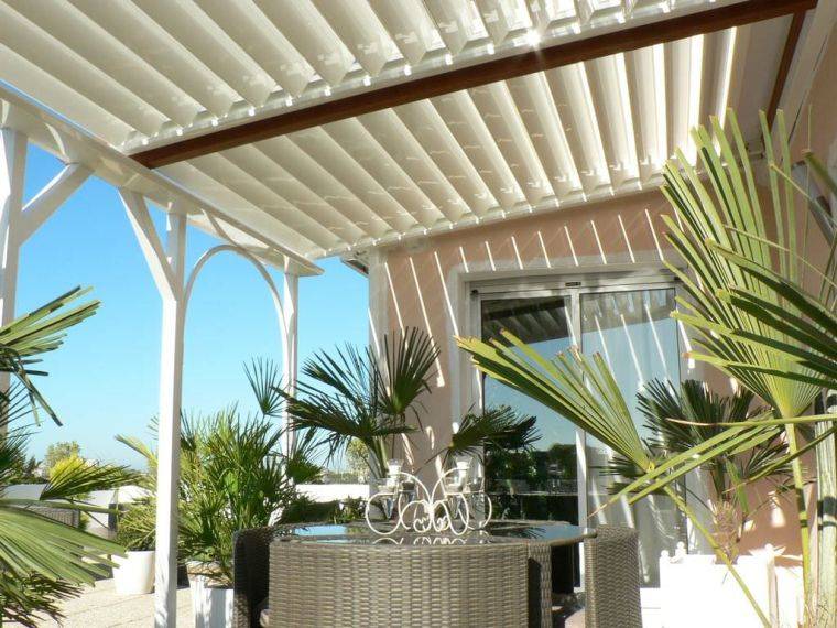 pergola bioclimatique terrasse exterieur tonnelle design lames orientables
