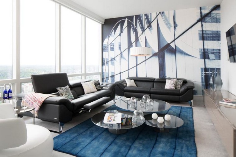 design petite pièce idée salon aménager déco canapé noir tapis de sol bleu table basse
