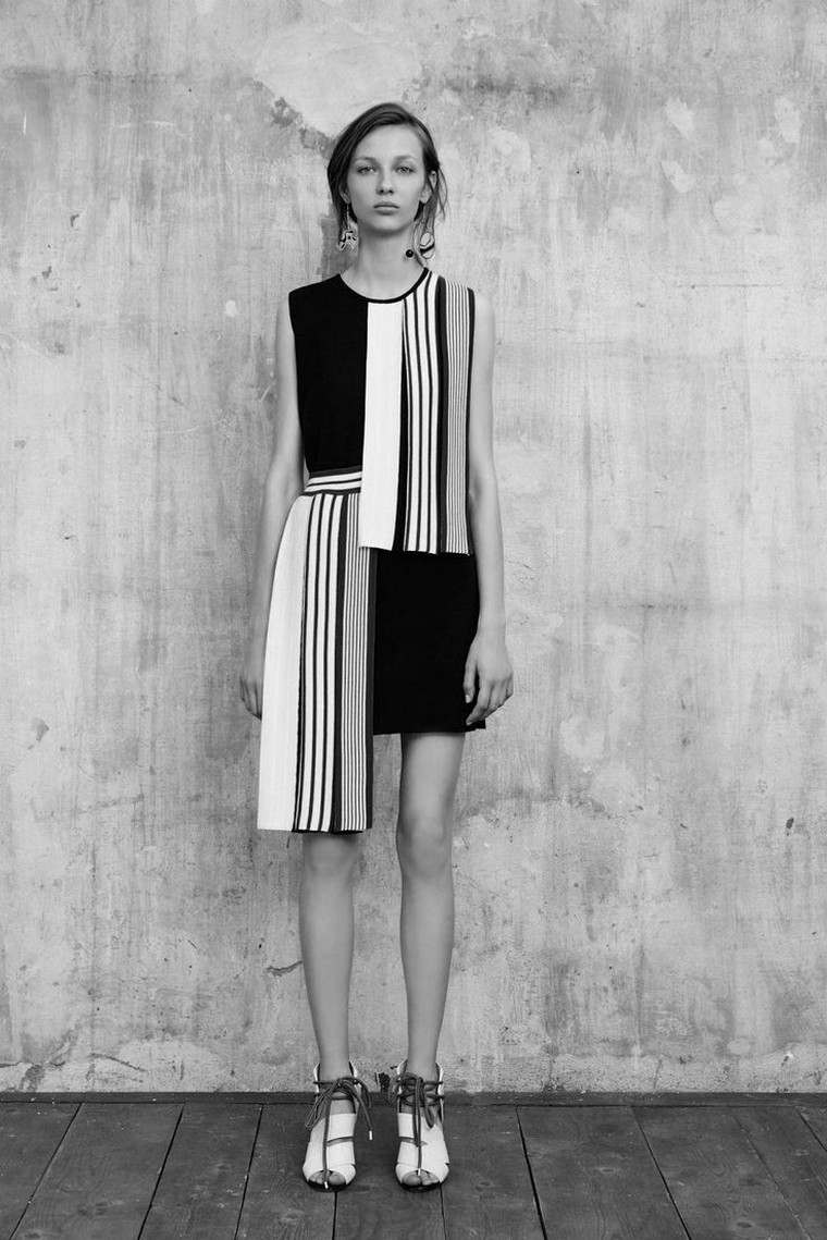 robe femme style futuriste moderne design tendance mode