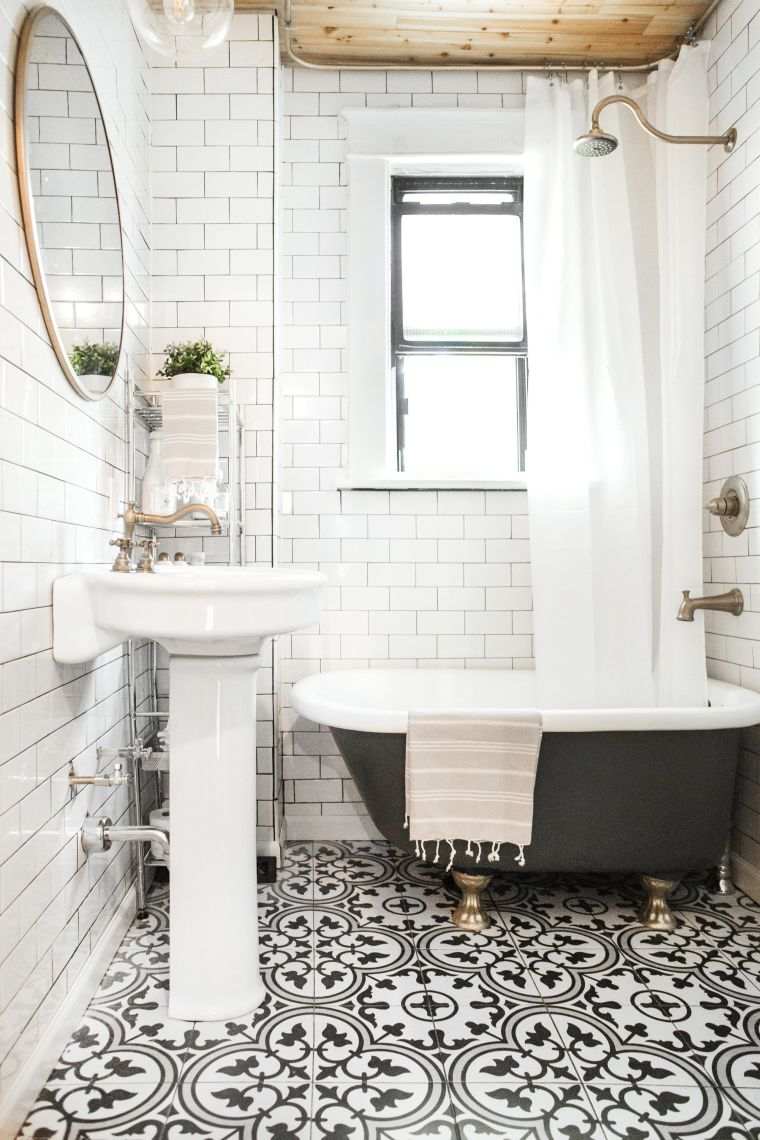 petite salle de bain tendance deco carrelage sol damier noir et blanc