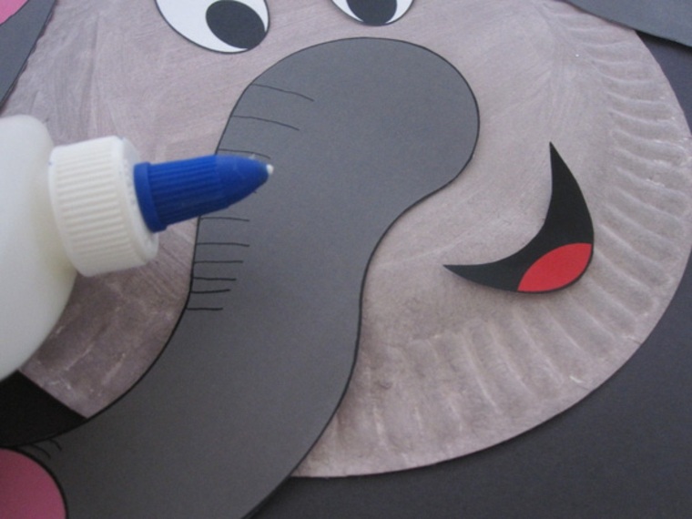 travaux manuel enfants elephant en papier gris resized