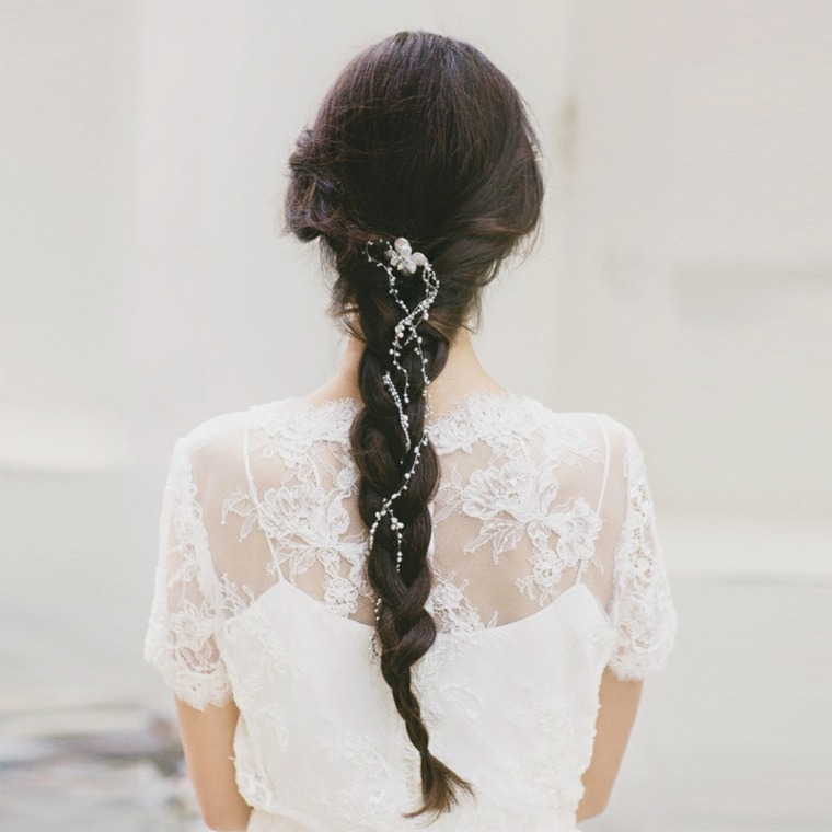 accessoire-cheveux-mariage-chaine-tresse-longue-robe-romantique-dentelle