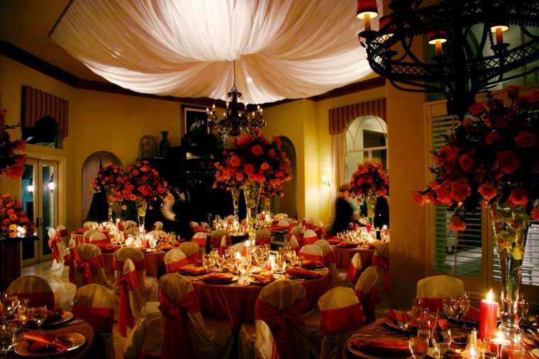 centre-de-table-mariage-tables-vases-fleurs-roses-bouquets-resized