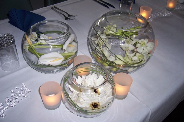 centre de table mariage vases tailles variees fleurs bougies resized