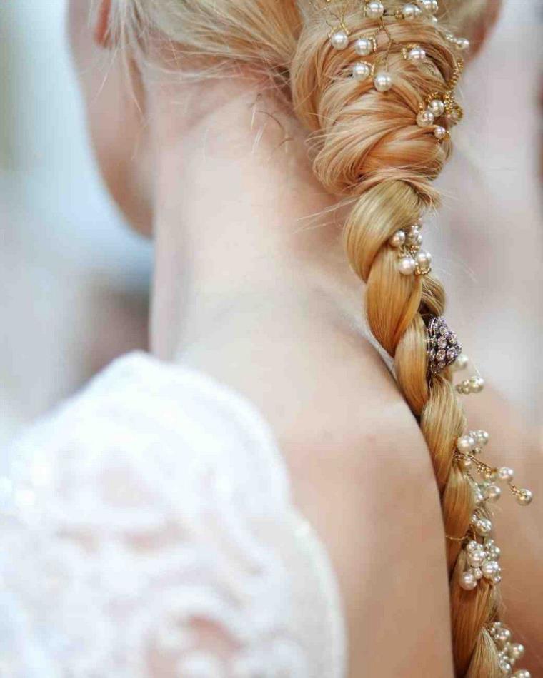 coiffure-mariage-cheveux-longs-tresse-decoree-perles