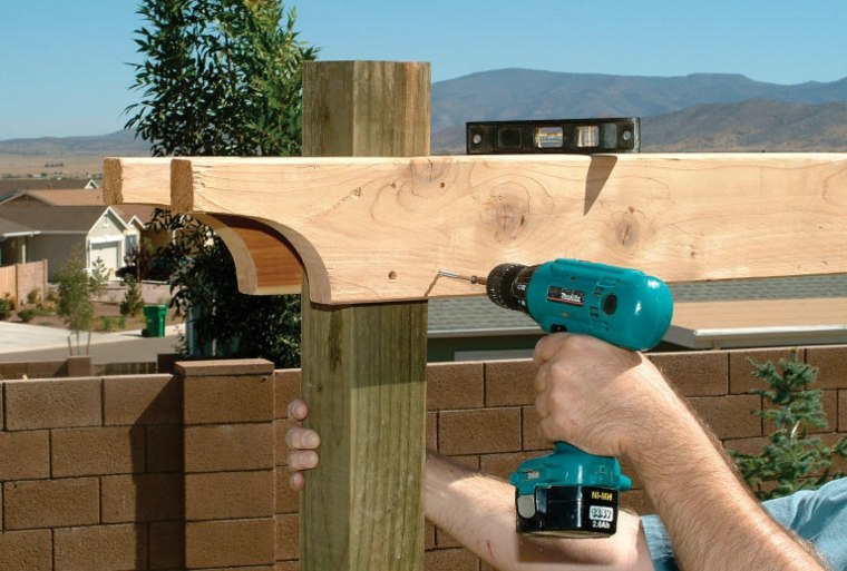 construire-une-pergola-bois-instructions-bricolage-facile-idee-diy-deco-bois