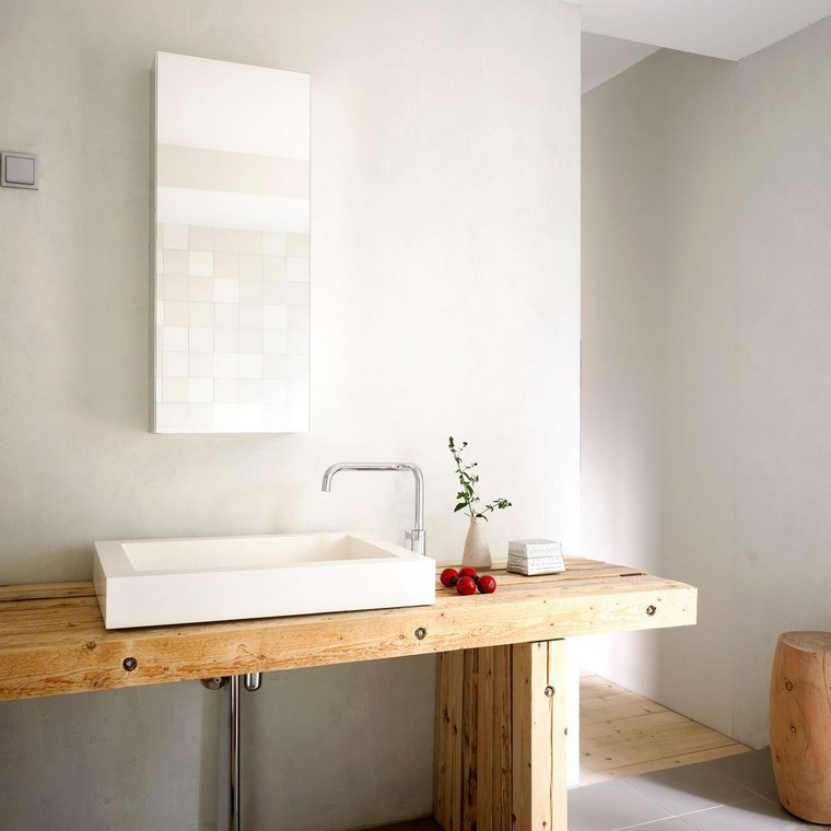 salle-de-bain-plan-travail-bois-miroir-design-interieur