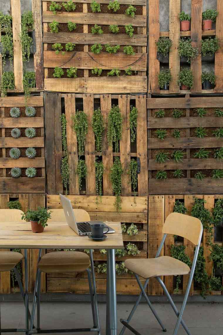 palettes potager vertical bois idée espace travail diy palettes jardins verticaux
