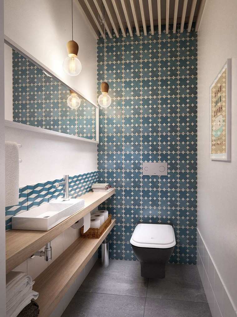 salle-de-bain-toilettes-integrees-carrelage-blanc-bleu-toilettes-luminaires