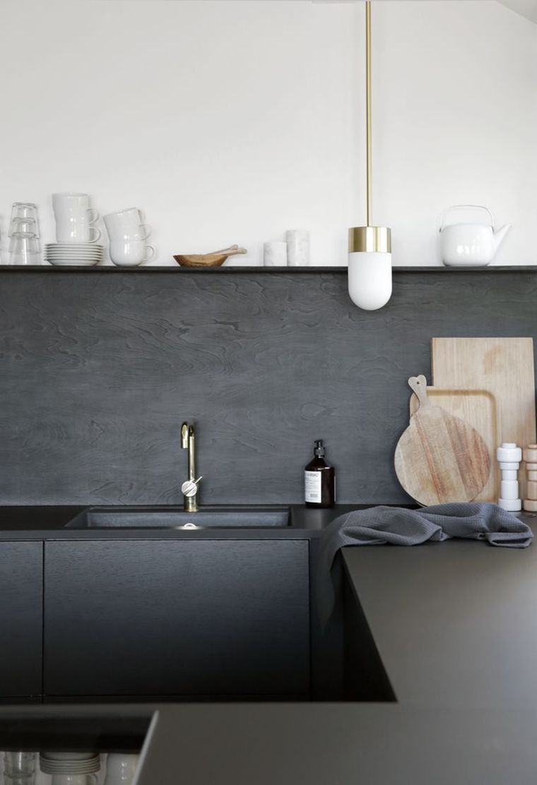 deco-style-masculin-cuisine-meubles-noire-design-minimaliste-peinture-blanche