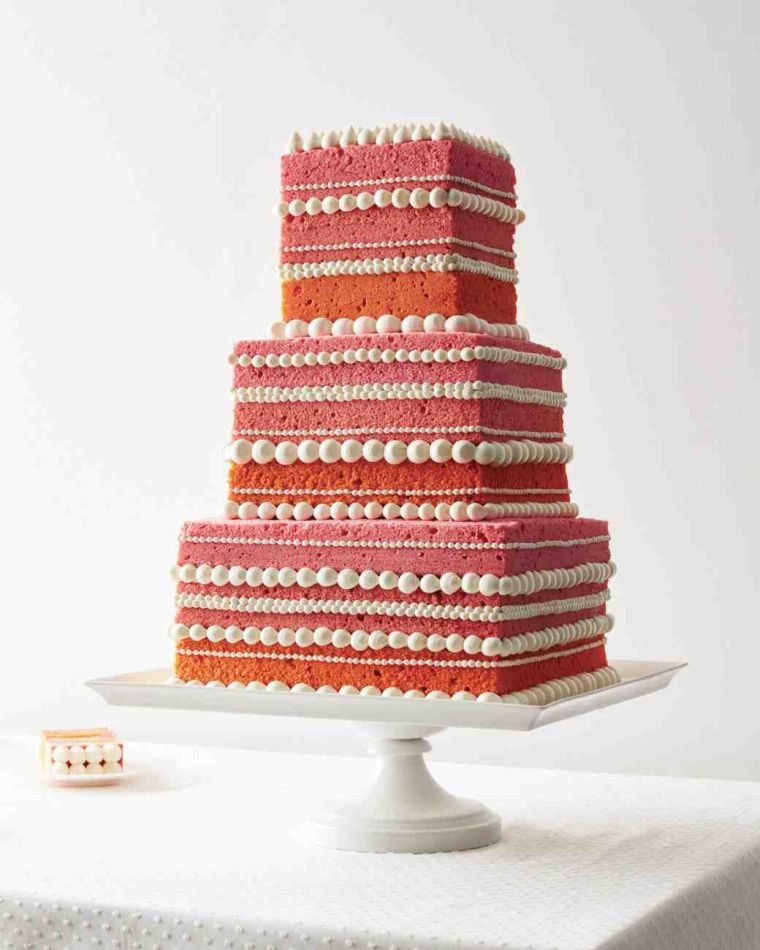 deco-table-mariage-rouge-et-blanc-gateau-etages-idee