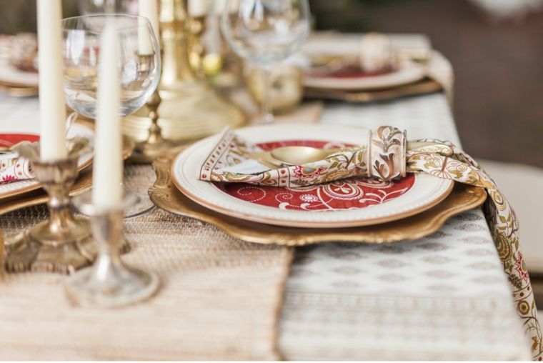deco-table-mariage-rouge-et-blanc-or-style-vintage-exemple