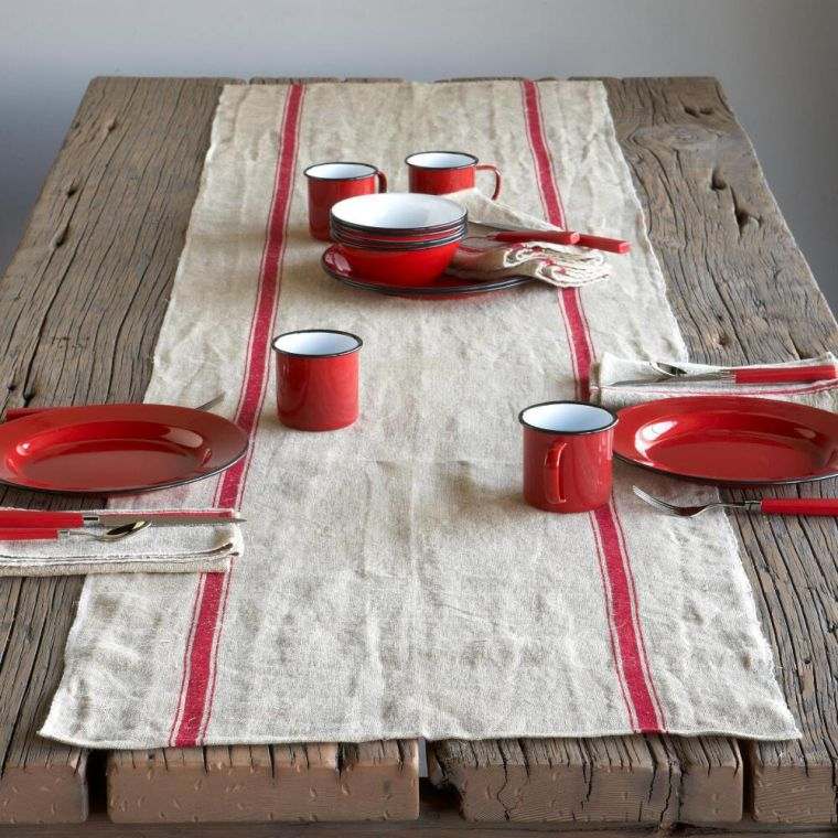 deco-table-mariage-rouge-et-blanc-style-rustique-champetre