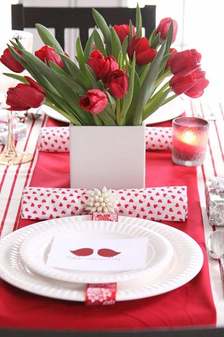 deco-table-mariage-rouge-et-blanc-theme-st-valentin-tulipes