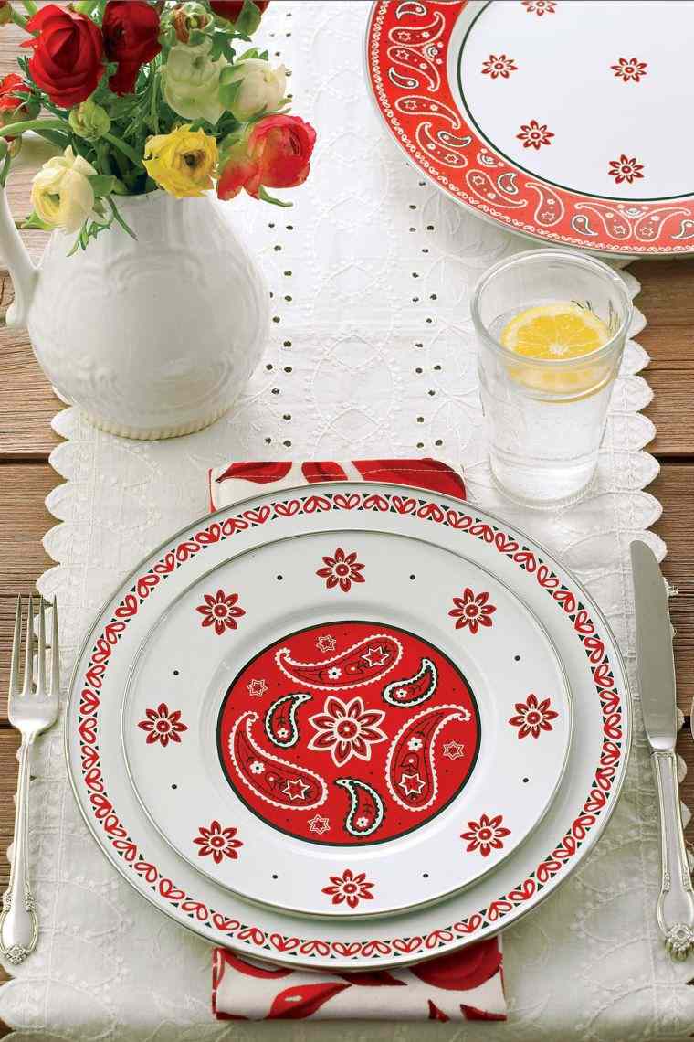 deco-table-mariage-rouge-et-blanc-vaisselle-retro-modele