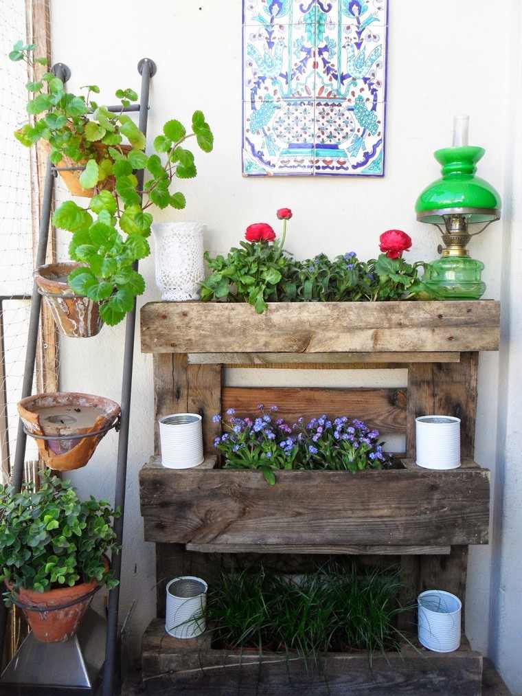 diy-jardiniere-en-palette-idees-deco-balcon-bois-plantes