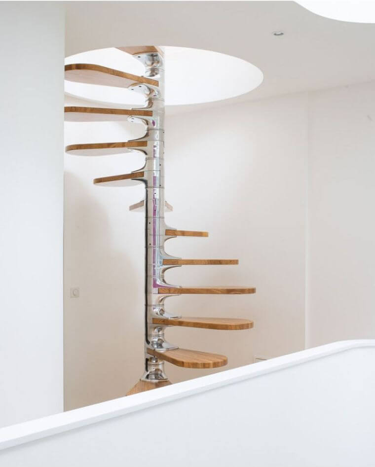 escalier-en-colimaçon-bois-moderne-plafond
