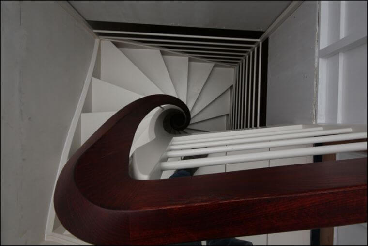 escalier en colimaçon bois-moderne
