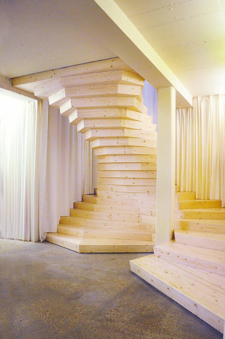 escalier-moderne-bois-clair-design-interieur-style-scandinave-deco-nordique