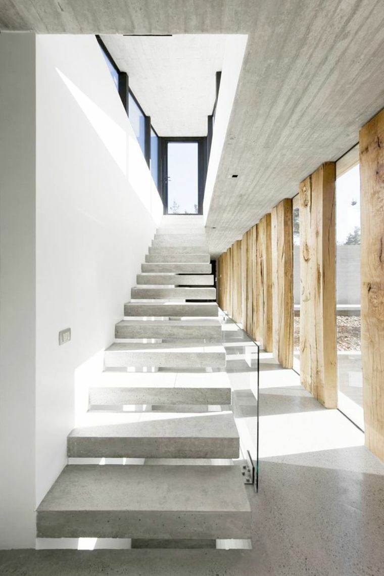 escalier-moderne-marches-beton-garde-corps-verre-decoration-design