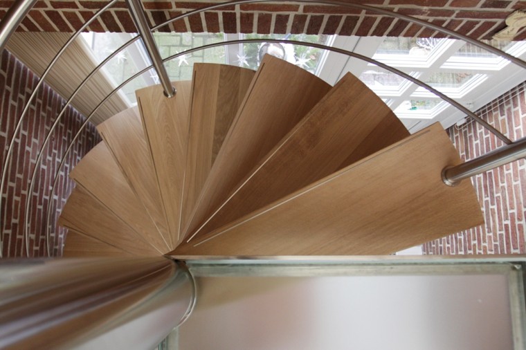 escalier spirale bois fer design simple dynamique