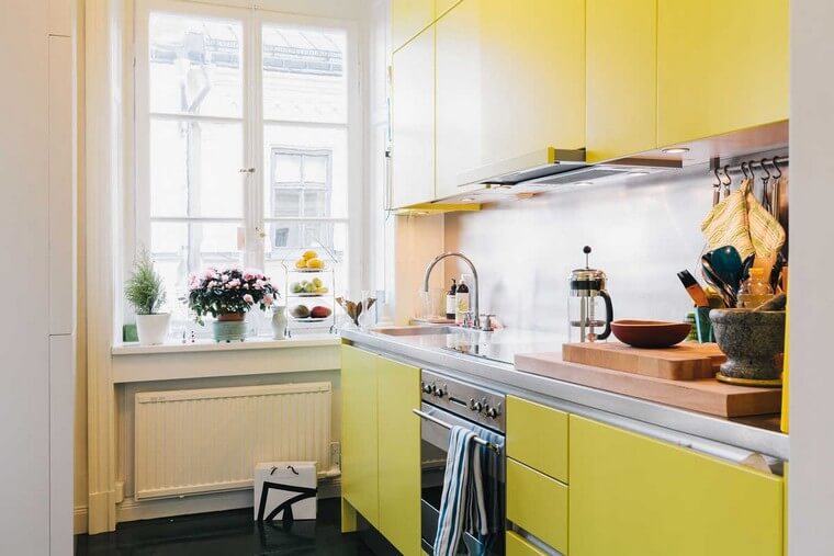 cuisine déco vintage mobilier jaune idée diy espace déco fleurs