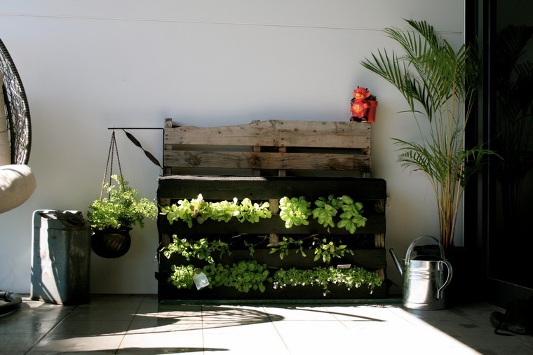 idees-palette-deco-jardiniere-balcon-plantes