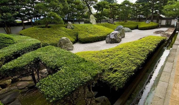 Grosse pierre pour décorer son jardin : propositions originales
