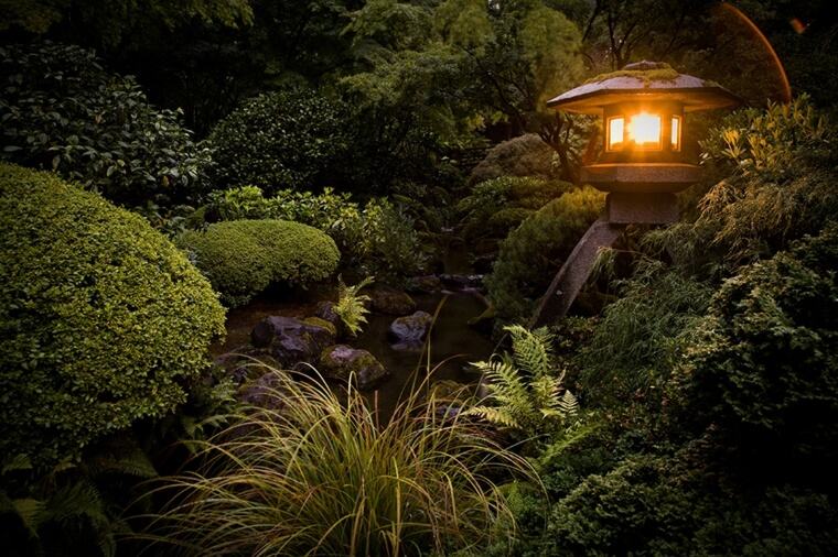 maison-traditionnelle-japonaise-plan-jardin-deco-zen-idee-amenagement-exterieur