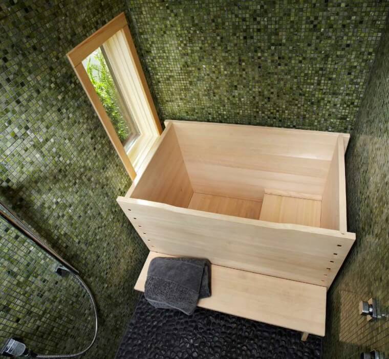 maison-traditionnelle-japonaise-salle-de-bain-deco-zen-baignoire-japonaise-bois-modele